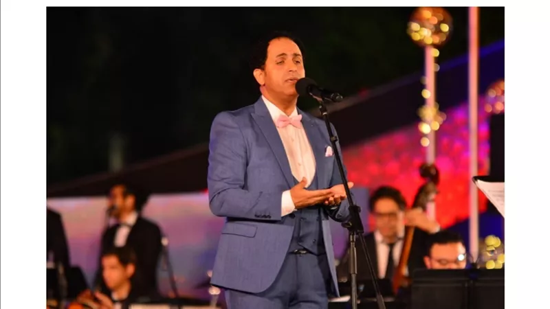 ياسر سليمان يغني 