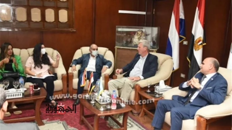 رئيس جامعة الأقصر يستقبل السفير الهولندى