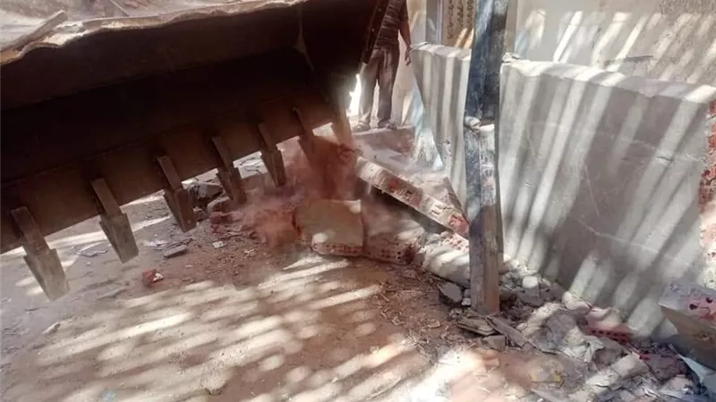 إزالات فورية ل ٣٠ حالة تعوق التطوير فى منطقة العرب بالغردقة
