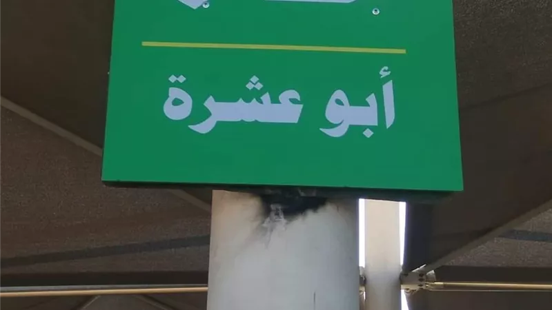 تغير اللافتات بموقف السرفيس الداخلى بالغردقة