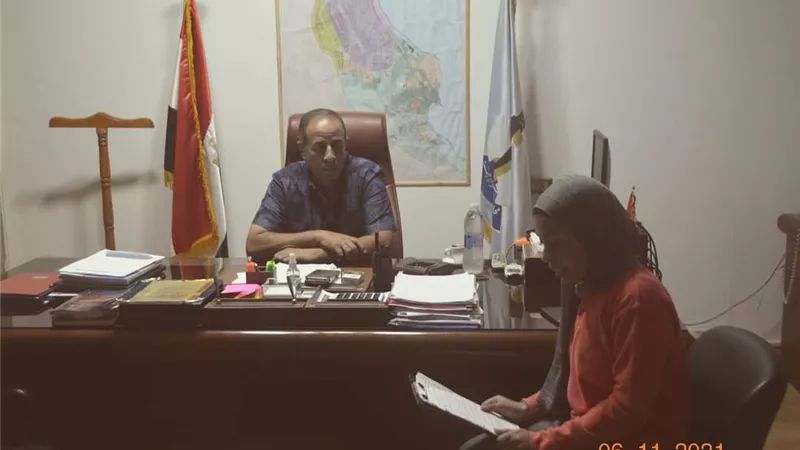 رئيس مدينة القصير يلتقى طالبات جماعة الصحافة بمدرسة القصير الثانوية بنات