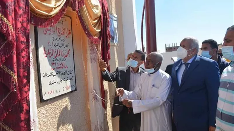 محافظ الوادي الجديد يفتتح عدداََ من المشروعات التنموية ويهنئ الأهالى بجائزة التميز الحكومية