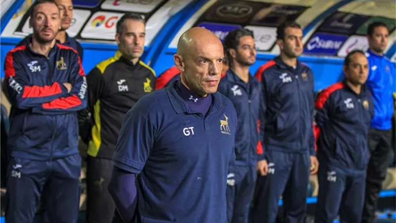 فاركو يرد على أنباء التفاوض مع تاكيس جونياس لتدريب الفريق