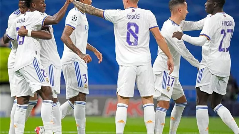 بنزيما يسجل الهدف الثانى لريال مدريد فى مرمى فاييكانو