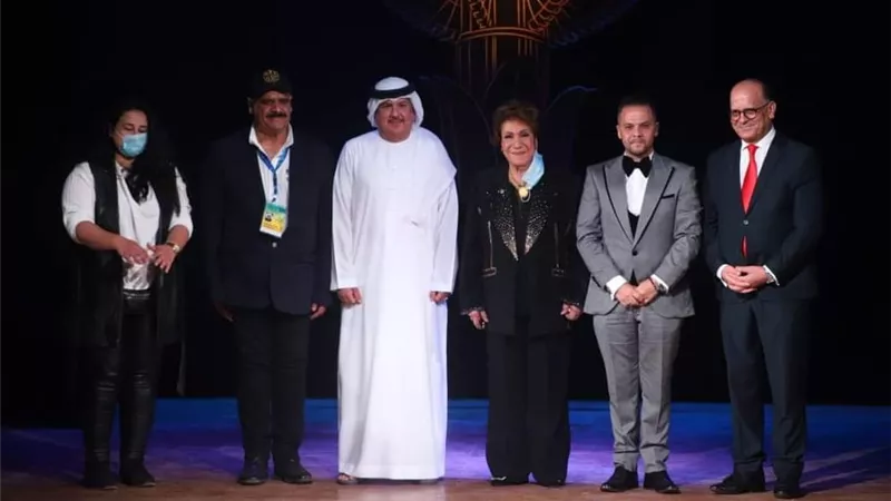 بدأ على نغمات 