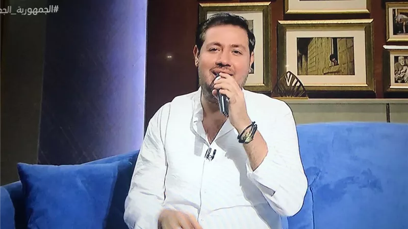 مصطفي التاجي صوته يشبه عمرو دياب.. يكشف عن لقائه بالهضبة ورد فعله (فيديو)
