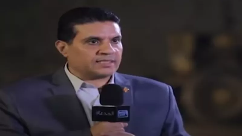 مخترعان مصريان يبتكران أول مولد ذاتي للطاقة الكهربائية.. فيديو