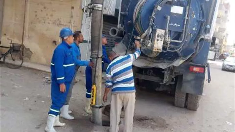 استمرار تطهير شبكات الصرف الصحي بمختلف مراكز ومدن الشرقية