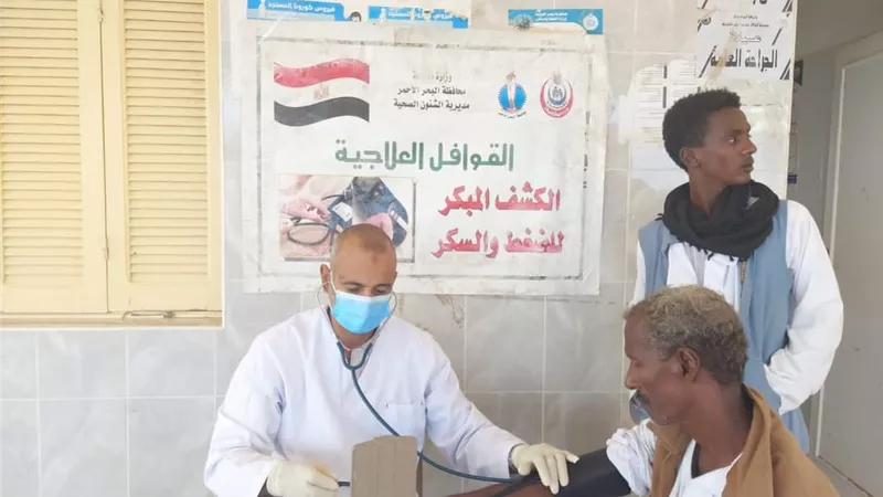 ضمن حياه كريمة الكشف على ١٧٠ مواطن خلال قافلة طبية مجانية فى حلايب وشلاتين