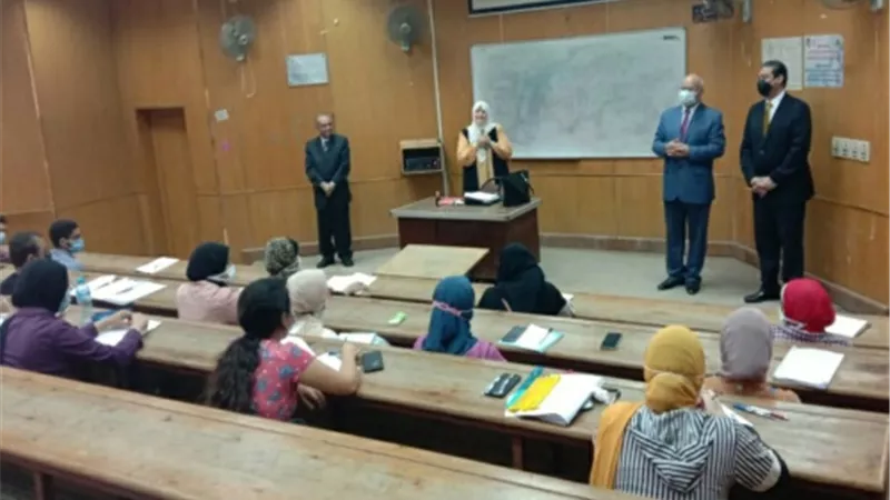 رئيس جامعة بنها يتفقد هندسة شبرا ويشدد على تطبيق الاجراءات الاحترازية
