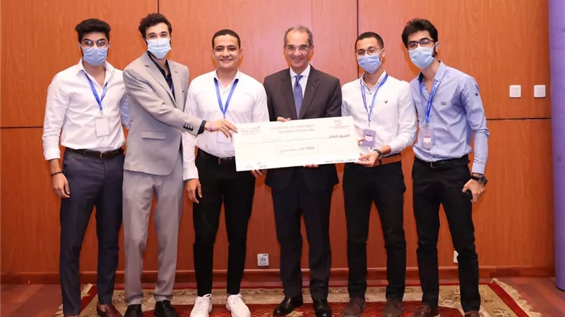 طلعت يشهد حفل تخرج منحة التدريب الصيفى على تطوير التكنولوجيات المساعدة