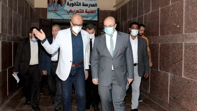 محافظ بني سويف يتابع سير الدراسه بالمدرسة الفنية للتمريض