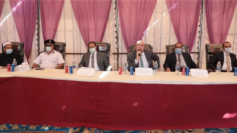 محافظ بني سويف ومدير الأمن يشهدان جلسة إنهاء خصومة ثأرية بمركز الواسطى