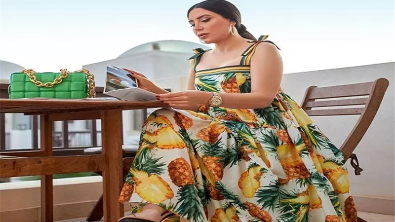 شاهد .. عبير صبري تلفت الأنظار بألوان زاهية ..صور