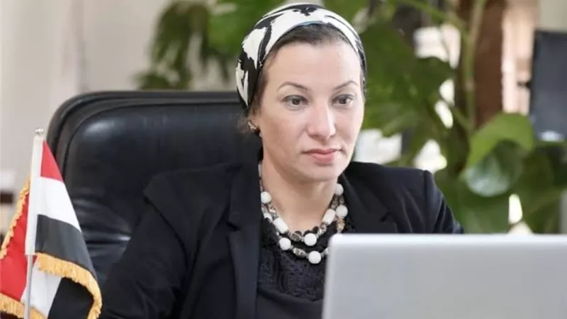 ياسمين فؤاد تستعرض مشاركة وزارة البيئة في مبادرة حياة كريمة بالفيوم