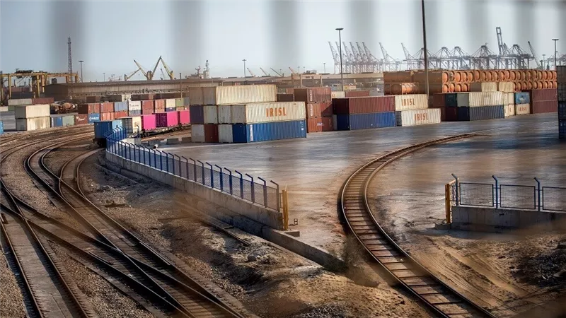 باكستان وإيران توافقان على زيادة التبادل التجارى إلى 5 مليارات دولار