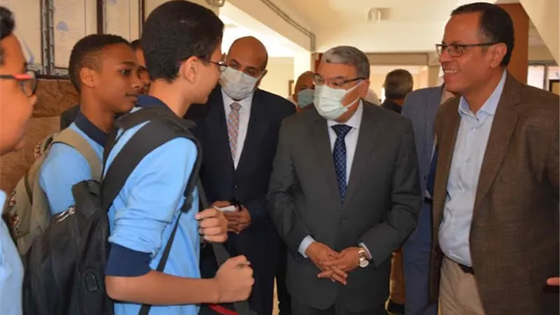 محافظ المنيا، يتابع انتظام العام الدراسي بمدرسة المتفوقين للعلوم والتكنولوجيا