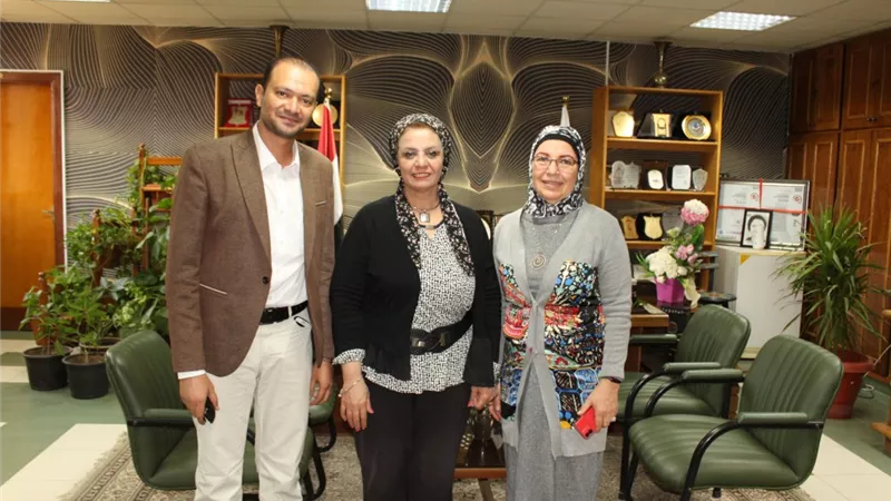 نائب رئيس جامعة أسيوط تستقبل رئيسة وحدة علاج مرض التليف التكيسي بجامعة ميتشجان الأمريكية