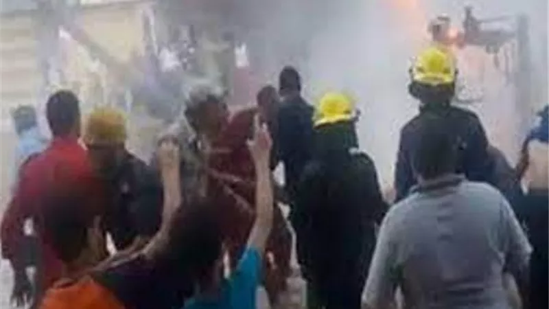 لجنة هندسية تعاين أثار انفجار ماسورة غاز عقار الطالبية