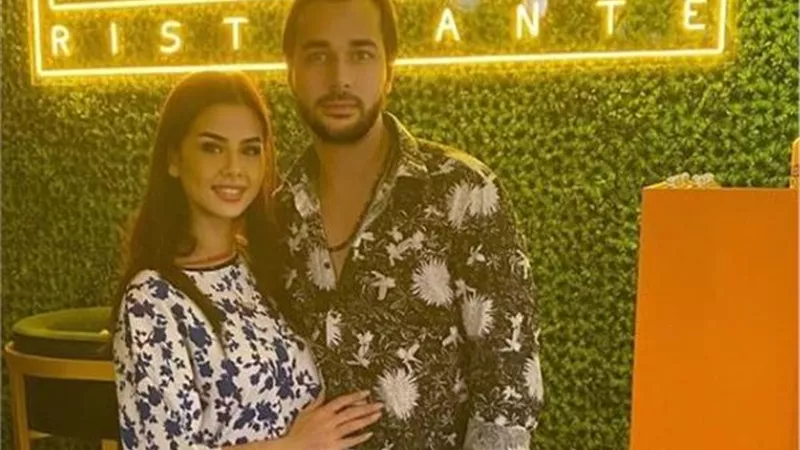 لزقة خفاش.. منة عرفة تعبر عن آلام انفصالها بـ