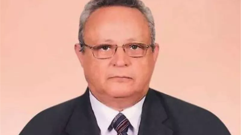 أحمد زايد عميد كلية العلوم الإنسانية بجامعة بدر يفوز بجائزة سلطان بن على الثقافية.. بالصور