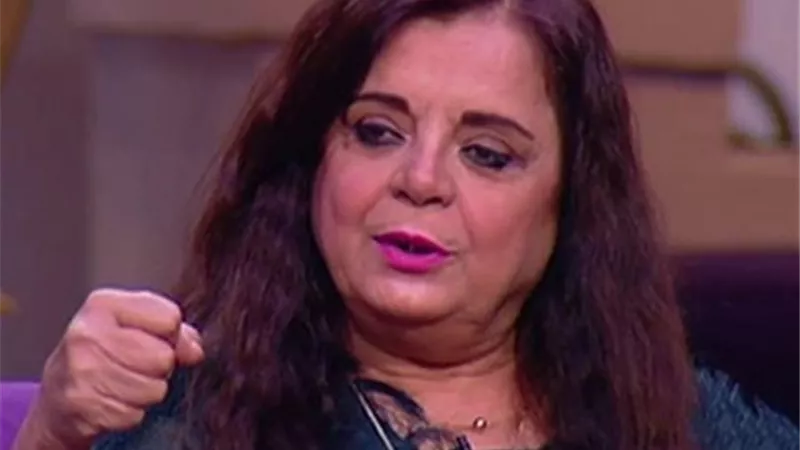 نقل الفنانة نادية شكري للمستشفى وابنتها تطالب جمهورها بالدعاء لها