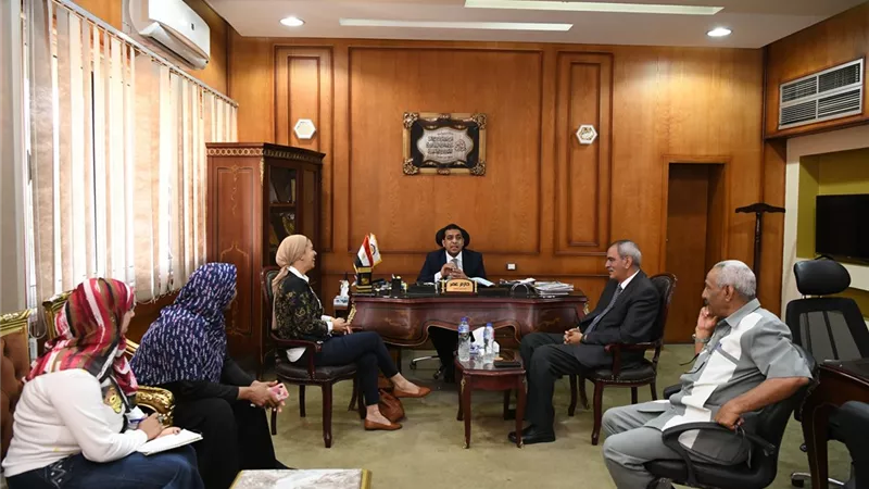 نائب محافظ قنا يلتقي مسئولي مؤسسة أهل مصر للتنمية لبحث التعاون في خدمة القري الاكثر احتياجا