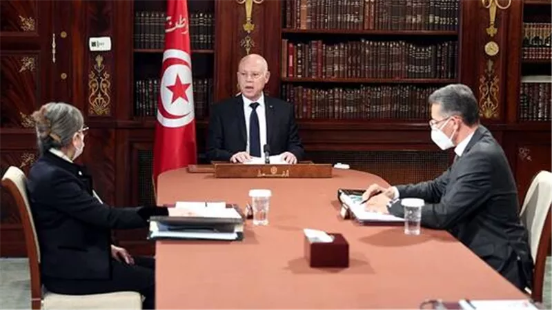 الرئيس التونسي: يخططون لعدم رفع القمامة في مدينة تونس بعد صفاقس.. فيديو