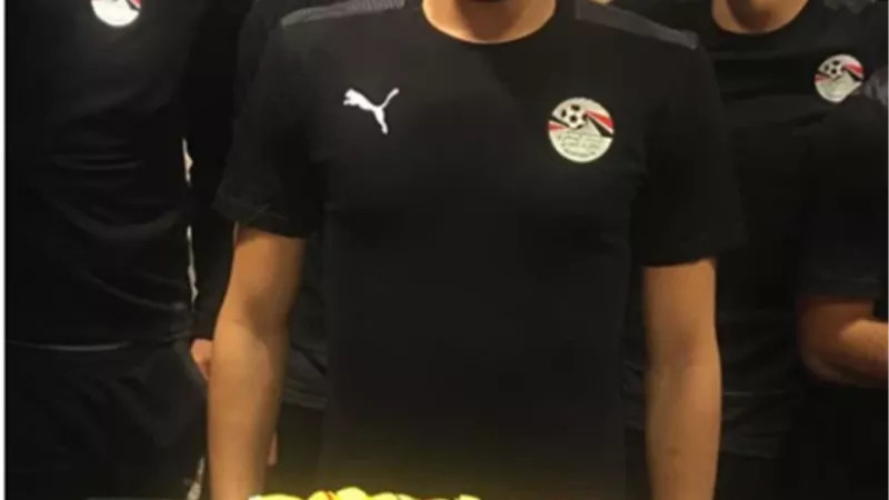 لاعبو المنتخب يحتفلون بعيد ميلاد أكرم توفيق