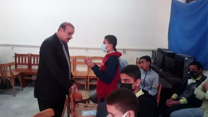 وكيل تعليم مطروح يتابع انتظام العملية التعليمية بمدرسة الشهيد المعناوي الاعدادية