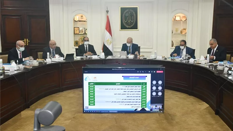 وزير الإسكان: الدولة تنفق استثمارات ضخمة لتنفيذ مشروعات المياه والصرف