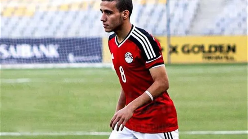 مصطفى فتحى بديلا لـ مرموش فى لقاء انجولا