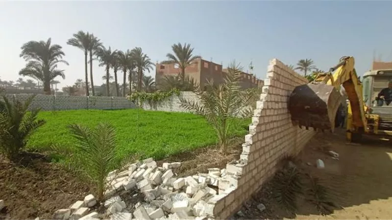 محافظة الجيزة تزيل ٤٠ حاله تعدي علي اراضي زراعية بالمراكز وجاري الاستكمال