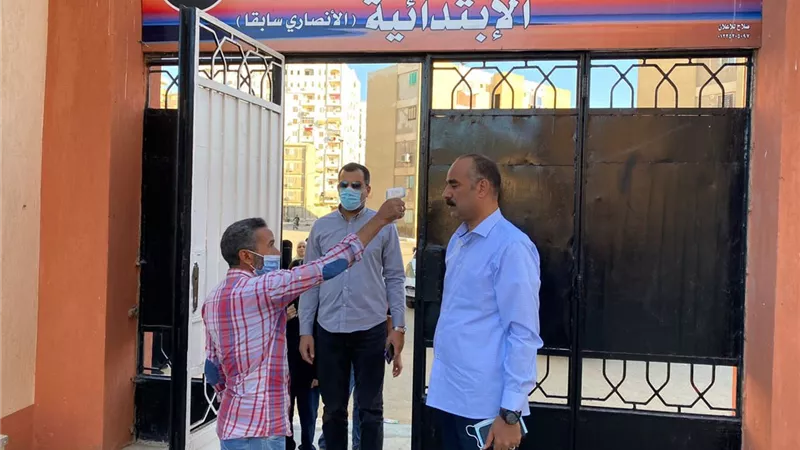 تعليم السويس يواصل الجولات اليومية لتفعيل مبادرة أجمل طابو.. بالصور