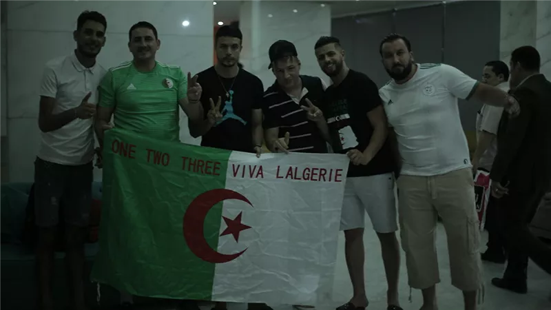 المنتخب الجزائري يعود إلى مصر وسط استقبال حار بالمطار