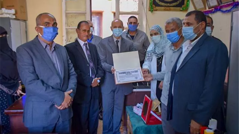 وكيل وزارة الصحة بالشرقية يكرم إدارة مكافحة ناقلات الأمراض بالمديرية