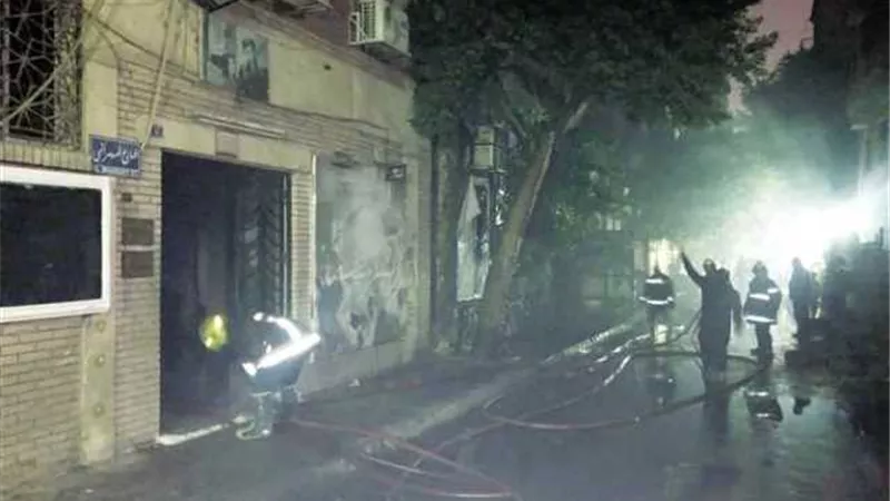 مثقفون وفنانون يدعون لإعادة مسرح الجزويت بعد احتراقه