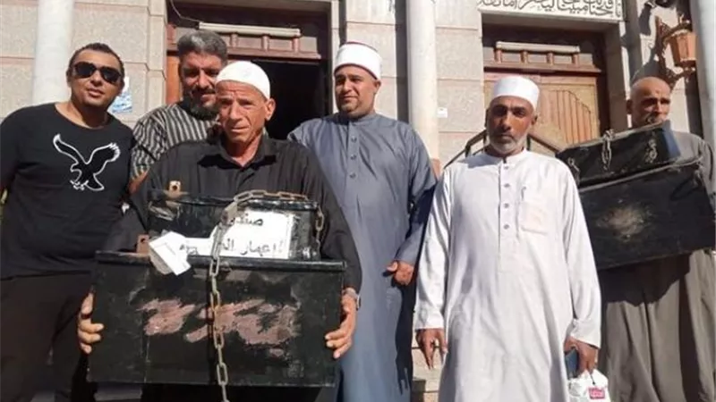 أوقاف الإسماعيلية ترفع صناديق التبرعات من المساجد ..صور