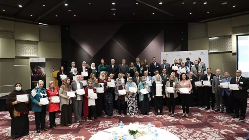 تكريم 5 من أعضاء هيئة التدريس بجامعة الزقازيق خلال حفل تخرج البرنامج متعدد التخصصات