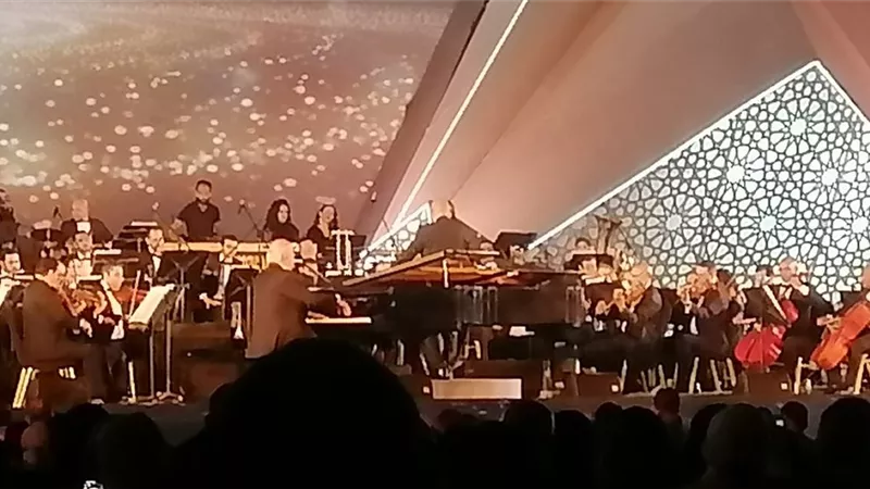 الموسيقي العربية تتألق بعزف عمر خيرت علي مسرح النافورة