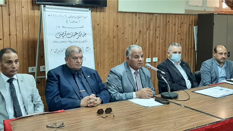 رئيس جامعة بنى سويف التكنولوجية يعقد اجتماعًا مع رئيس الجامعة التقنية البيلاروسية