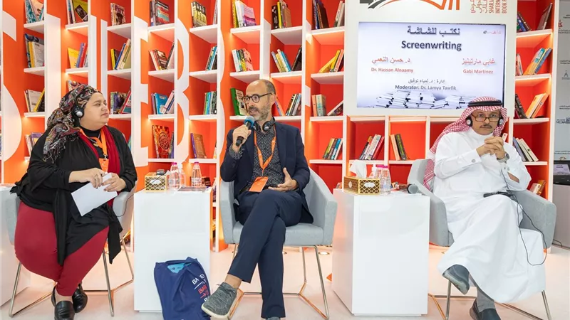 د. حسن النعمي وغابي مارتينيز يكشفان العلاقة المتبادلة بين السيناريو الرواية