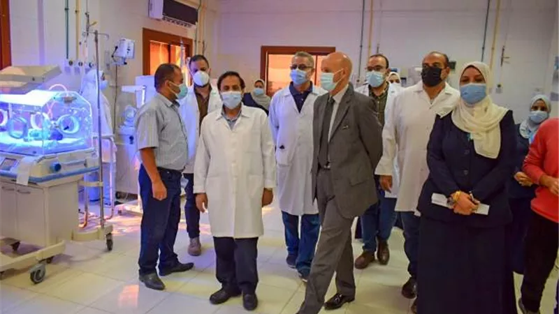 مرور مفاجئ من مسعود علي مستشفي الحسينية ويقرر مجازاة بعض الأطباء بالإستقبال
