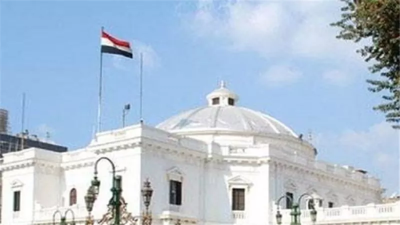 تحت القبة