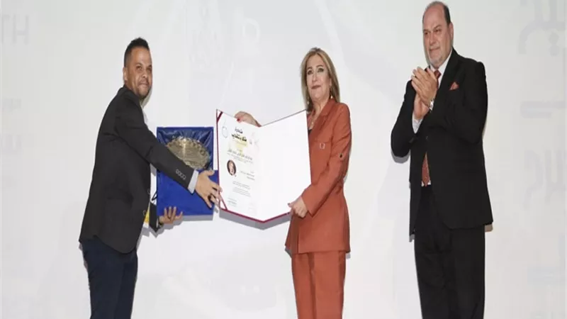قبل العرض العراقي بمهرجان شرم الشيخ.. تكريم آسيا كمال ورائد محسن بدرع سميحة أيوب التقديري