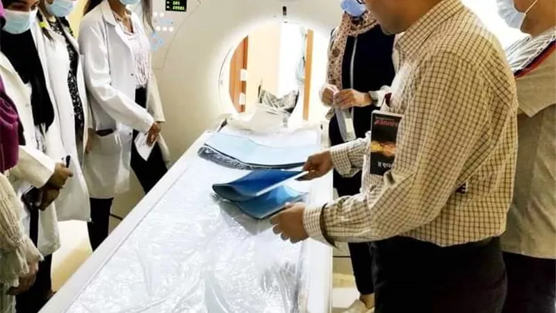 تدريب فريق مستشفى صدر سوهاج على التعامل مع جهاز الأشعة المقطعية الجديد