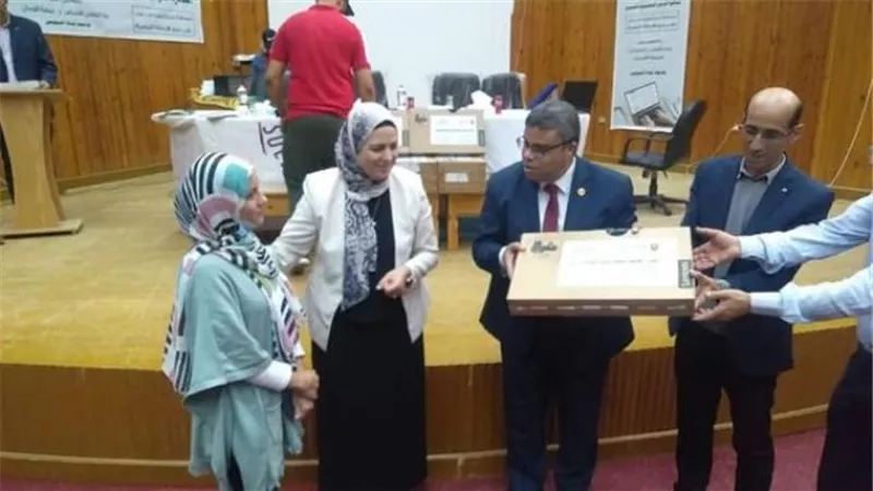 ٢٠ جهاز لاب توب لذوي الإحتياجات الفائقة بالإسماعيلية..صور