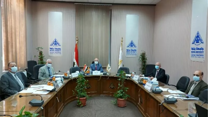 رئيس جامعة بنها يترأس لجنة اختيار عميد كلية التربية الرياضية