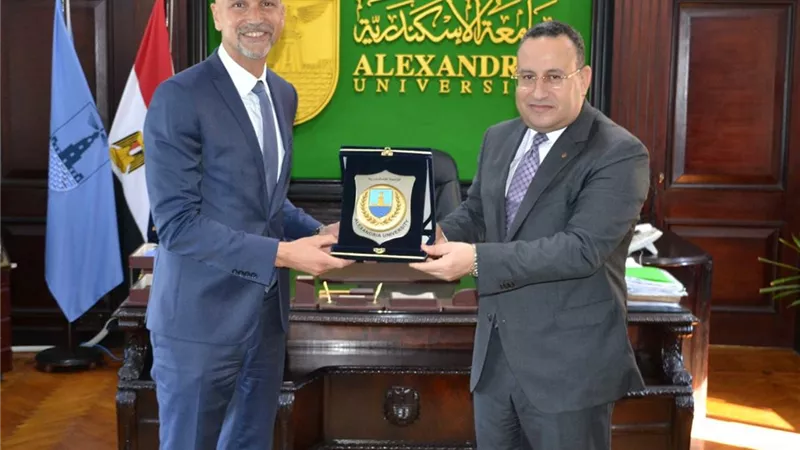 رئيس جامعة الاسكندرية يستقبل قنصل عام فرنسا بالاسكندرية