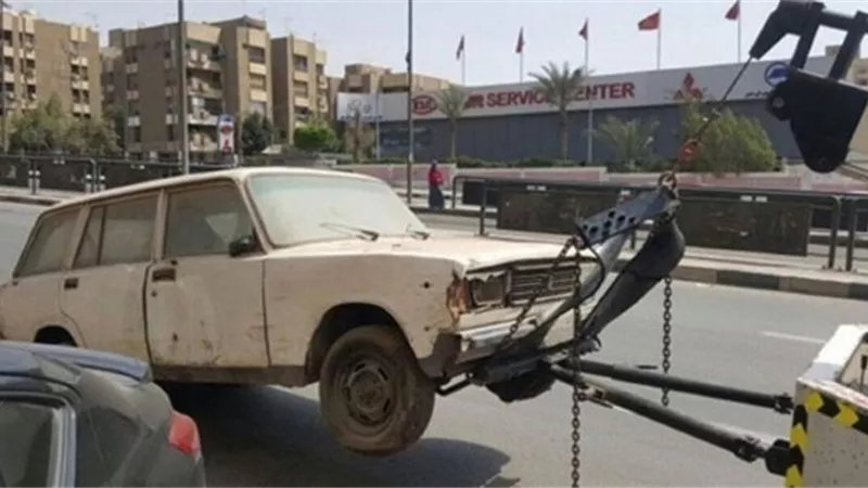 رفع 42 سيارة متروكة ومتهالكة في الشوارع
